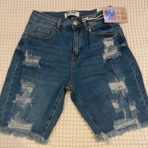 Sexy brand new w/tags Capri ripped style denim from Fashion Nova for woman 👩